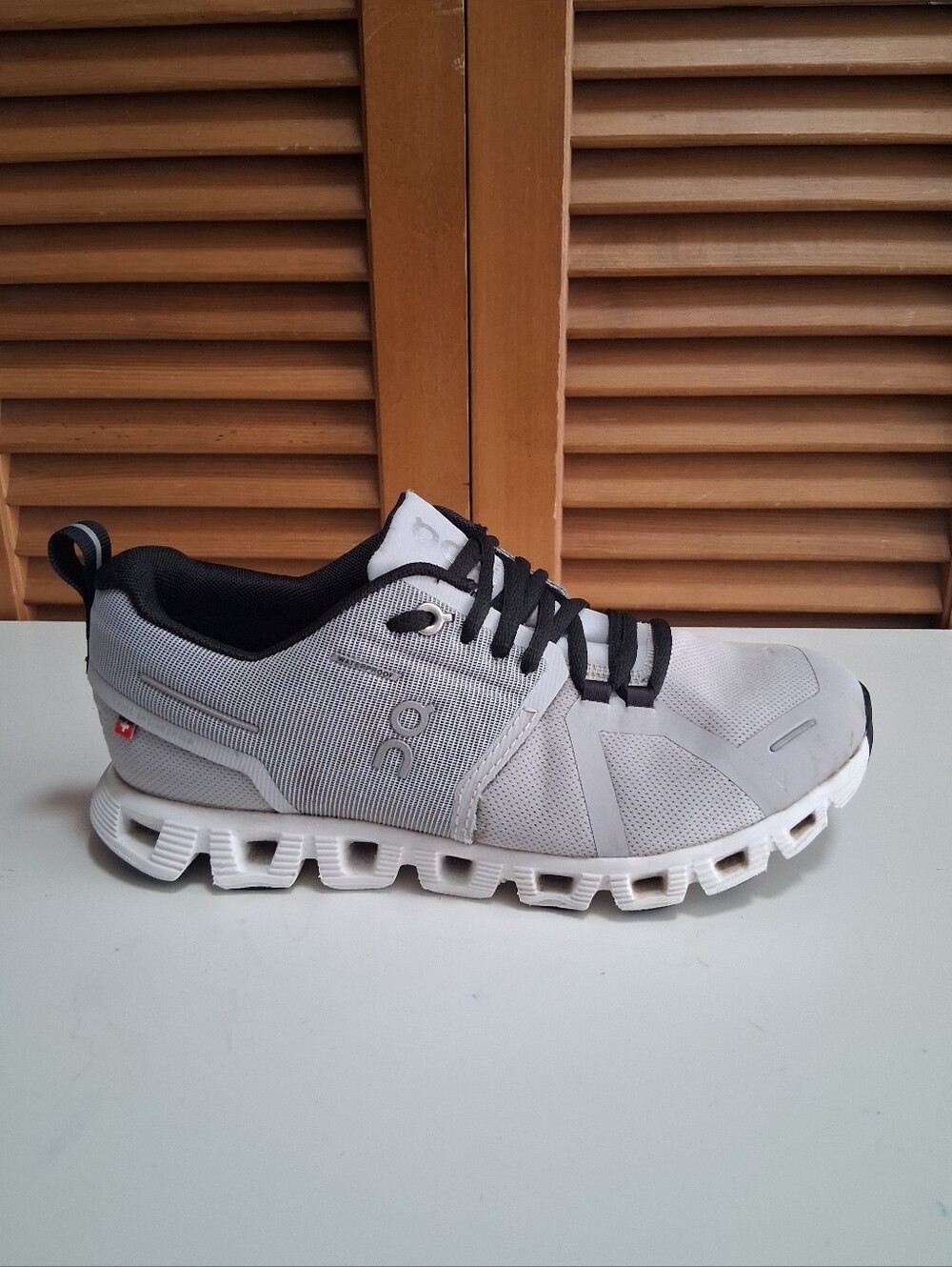On Cloud 5 Glacier White Women's Waterproof Running Shoe * Size: 6.5 - Picture 2 of 8